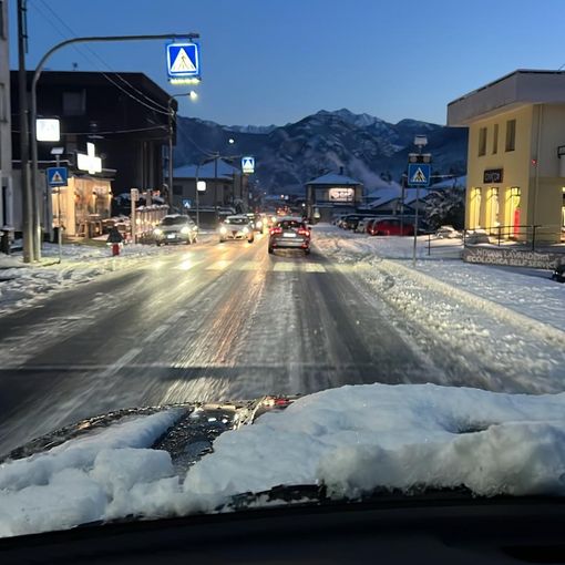 Neve e polemiche per le strade disastrate. Eppure non siamo una località marittima....