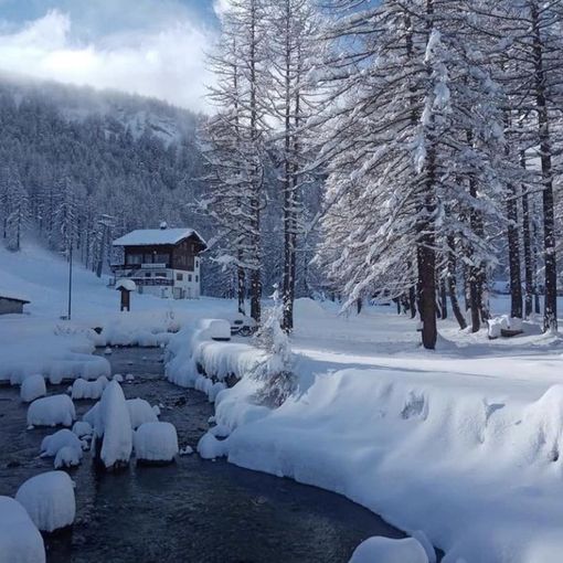Paesaggio fiabesco all'Alpe Devero, sepolta da un manto di neve