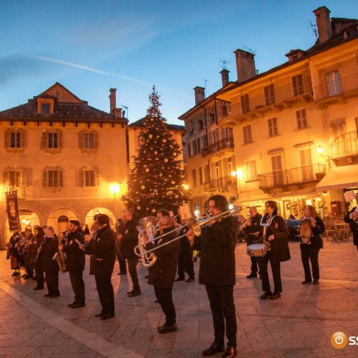 Santa Cecilia, la banda domese torna a suonare per le vie della città  FOTO