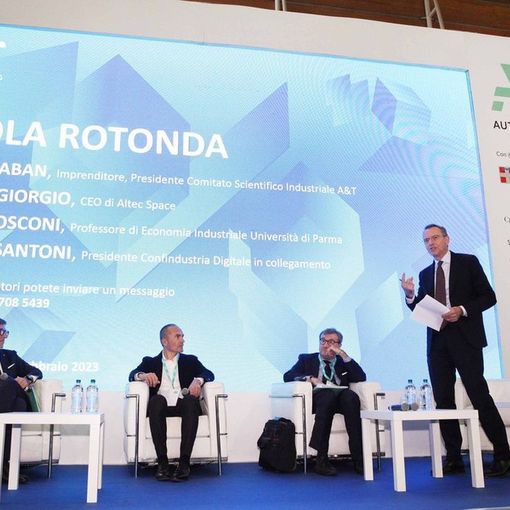 Stop a benzina e diesel al 2035: il Piemonte punta a spostare la scadenza, ma le pmi innovano ancora poco