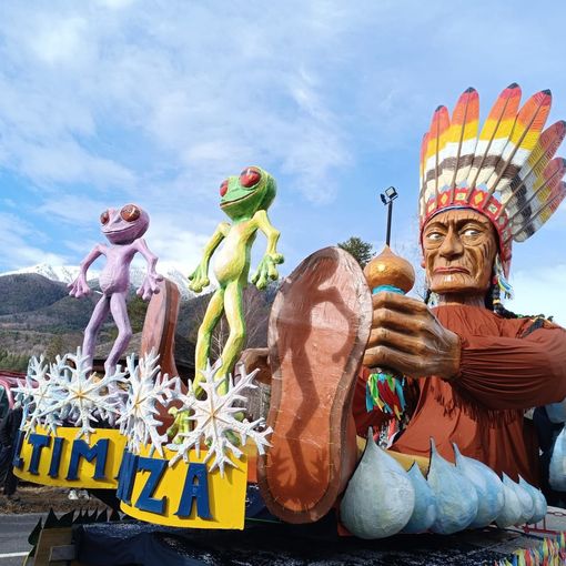 Toceno trionfa al Carnevale Vigezzino con un carro sul &quot;rispetto dell'acqua&quot; FOTO E VIDEO