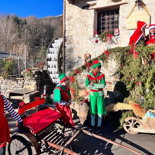 Babbo Natale arriva al mulino di Sasseglio con i regali solidali