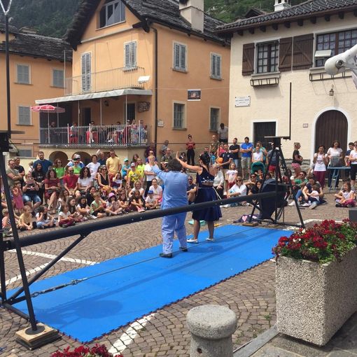 Castelli in Aria, a Villette torna il festival degli artisti di strada