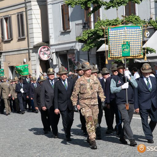 Tanta gente alla prima sfilata del centenario delle Penne nere domesi FOTO E VIDEO