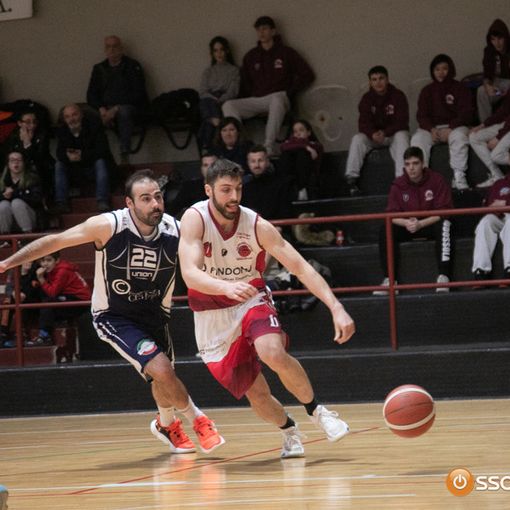 La Cestistica festeggia la vittoria contro Casale