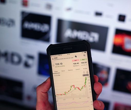 Titoli tech: facciamo il punto sulle strategie più gettonate per investire su Amazon