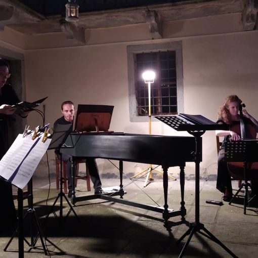 In tanti al Calvario per il concerto 'a lume di candela'    FOTO E VIDEO