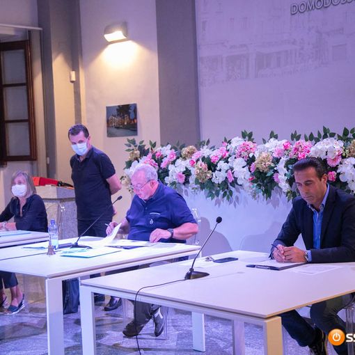 Il consiglio comunale difende il punto nascite e il nuovo ospedale a Domo. VIDEO