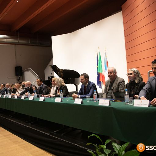 Un clima da 'volemose bene' nel primo consiglio del secondo mandato Pizzi