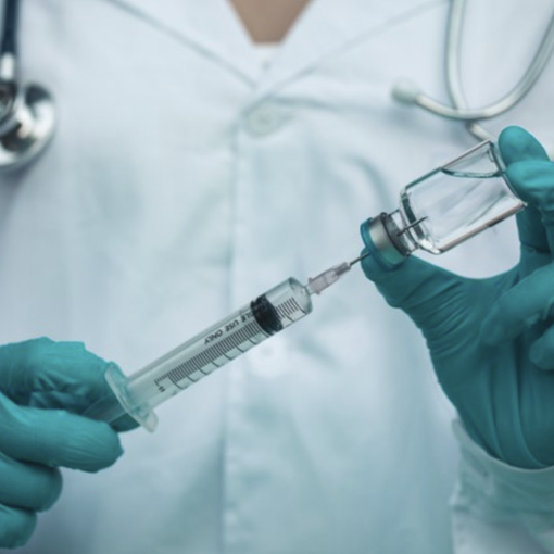 Covid, al via venerdì la campagna di preadesione vaccinale alla quarta dose per gli over 12