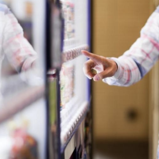 Dei distributori automatici non si butta nulla: anche le &quot;macchinette&quot; aiutano il Banco Alimentare