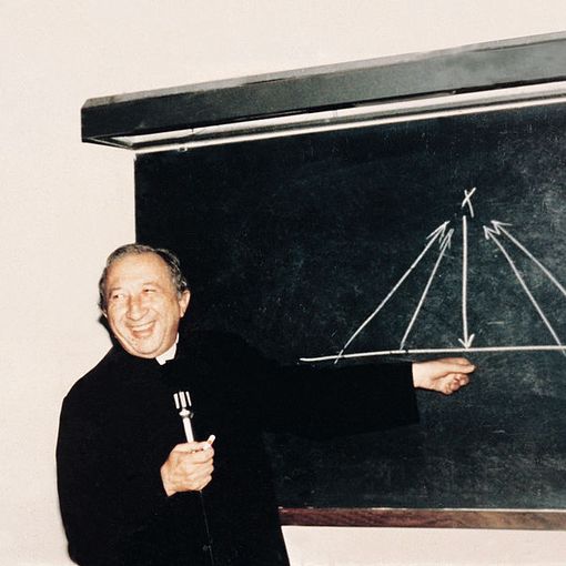 Inizia il processo di beatificazione di monsignor Luigi Giussani: si potrà seguire anche dal Vco