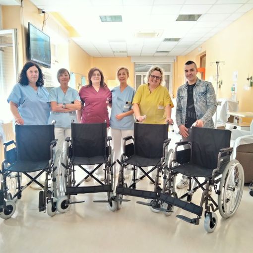 Dal Cantante della Solidarietà quattro carrozzine al reparto di oncologia di Domodossola