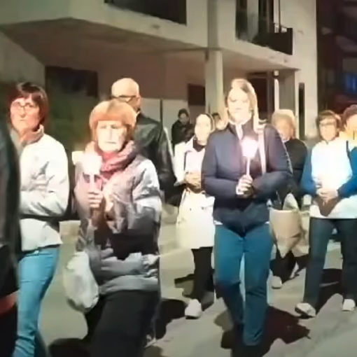 A Villa la fiaccolata per la pace FOTO E VIDEO