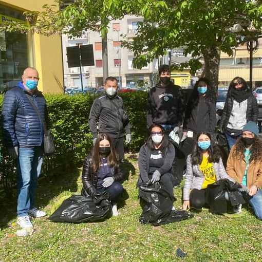 Un tonnellata e mezza di rifiuti raccolti nel Vco dai volontari di Plastic Free