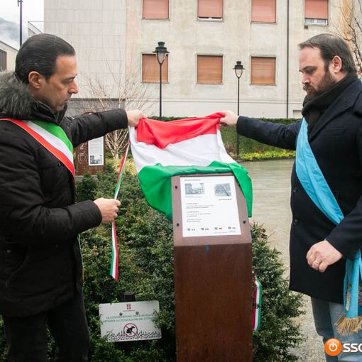 “Per non dimenticare”, scoperta la targa commemorativa in Piazza Repubblica FOTO