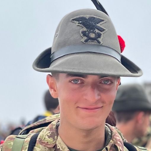 Un nuovo alpino in Ossola: il mergozzese Giovanni Fedeli ha ricevuto il 'cappello'