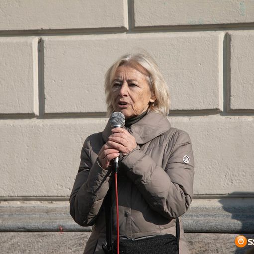 Giuliana Sgrena presenta ''Donne ingannate. Il velo come religione, identità e libertà''