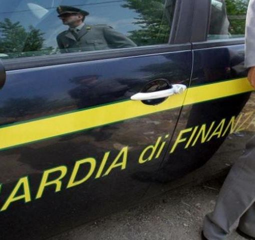 I furbetti del capo elegante: una nota catena di abbigliamento aveva 237 finti apprendisti e non pagava straordinari. Super multa