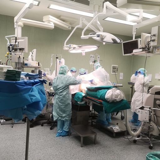 Eccezionale intervento salva la vita ad una donna: alle Molinette asportato tumore ovarico di 70 chili