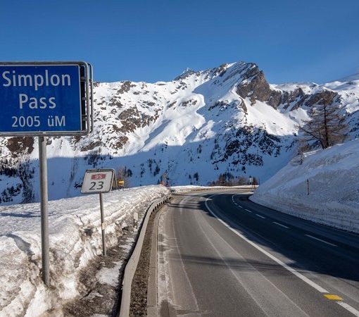 Giro d'Italia, chiuso per alcune ore il Passo del Sempione