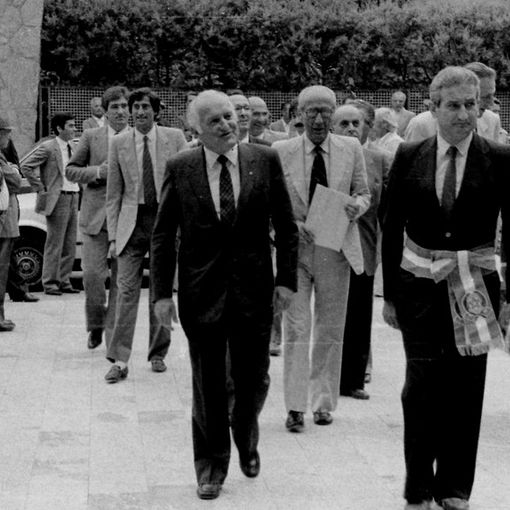 Nella foto d'archivio il sindaco Romano Zaretti e l'allora Ministro dell'Interno Oscar Luigi Scalfaro il giorno dell'inagurazione della nuova sede dei vigili del fuoco a Villadossola