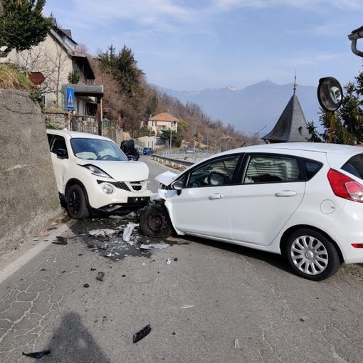 Scontro fra due auto alla Noga di Villadossola  FOTO