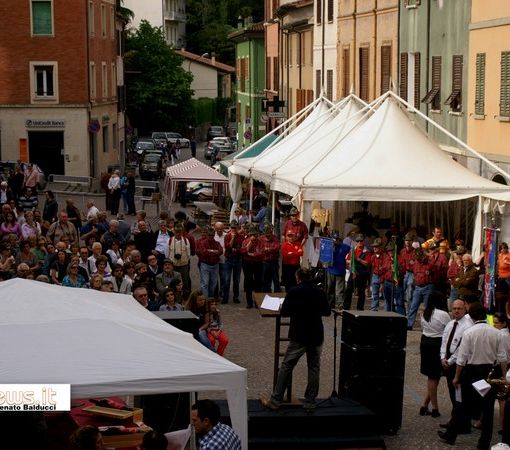 La piazza di Mercato Saraceno, il giorno del gemellaggio con Villadossola