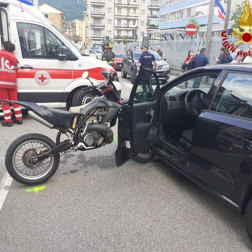 Scontro tra auto e moto a Domodossola in via San Francesco