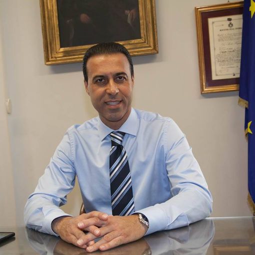 Il sindaco Lucio Pizzi dalla parte del frontalieri: &quot;Fermiamo la nuova tassa&quot;