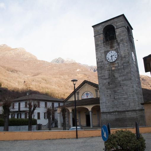 Premosello Chiovenda accende l'albero di Natale