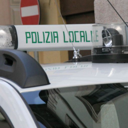 Incidente alla rotonda di via Piave tra un'auto e una bici