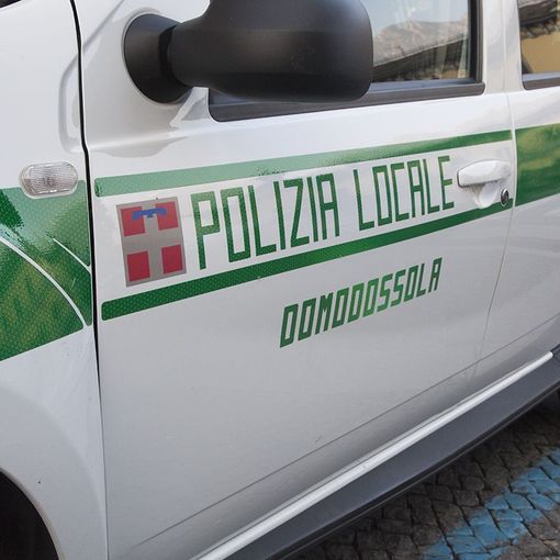 Svuota gli estintori del parcheggio di via Diaz sulle auto parcheggiate, identificato un minore