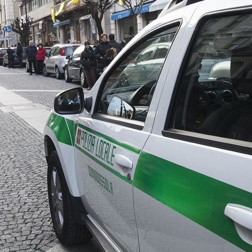 Rifiuta la constatazione amichevole dopo un incidente: denunciato ultraottantenne in stato di ebbrezza