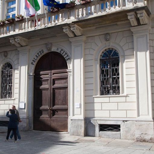 Luminarie e addobbi natalizi passano dall'Azienda Farmacia Comunale al Comune
