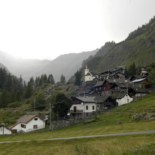 A Cheggio l’inaugurazione della ‘Panchina gigante’