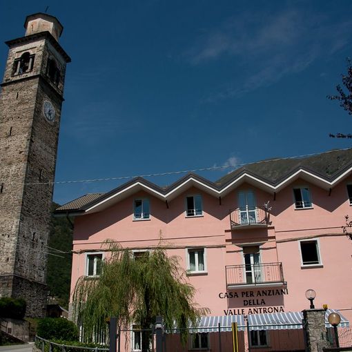 Unicredit dona cinque letti alla Rsa di Montescheno, i ringraziamenti della direttrice