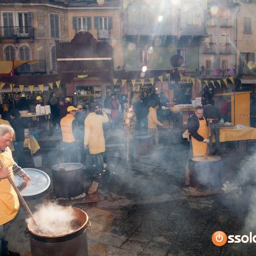 Domo, in piazza Mercato è il giorno di polenta e sciriuii