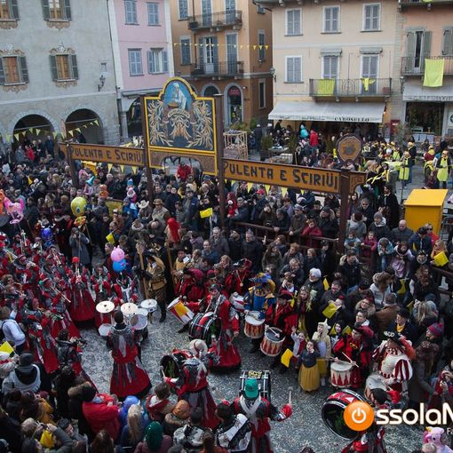 Domodossola prepara il Carnevale: la consegna delle chiavi sul balcone del municipio