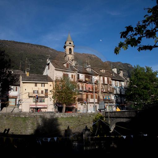 A Varzo si festeggia il centenario del monumento dei caduti