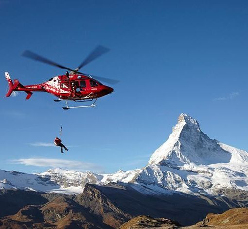 Cade per 50 metri in Canton Vallese, grave un alpinista di 31 anni