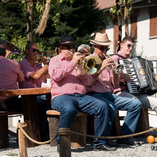 Alla Festa dell'Uva di Masera torna la sfilata dei carri