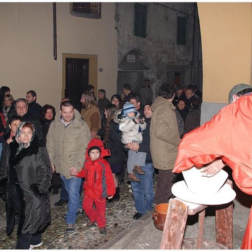 Il caratteristico presepe vivente nel centro  storico  di Vogogna