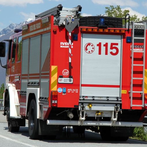 Malesco, auto va sbattere contro il guard rail
