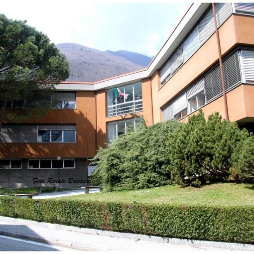 A Villa si spengono le luci ma l'amministrazione aumenta le indennità di giunta di quasi 35mila euro