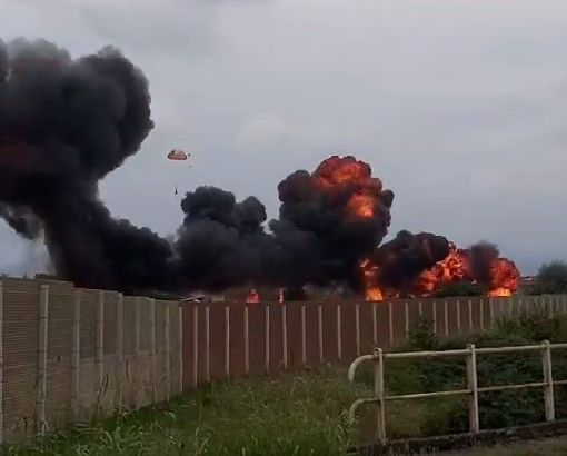 Altro incidente aereo, mezzo delle Frecce Tricolori si schianta nella zona di Caselle: morta una bimba di 5 anni. VIDEO