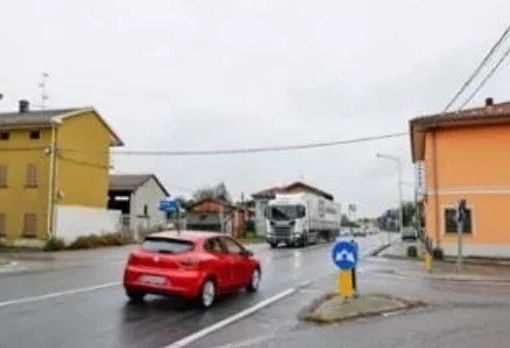 Incidente a Suno, i cittadini lanciano una petizione: &quot;Occorre installare un semaforo&quot;