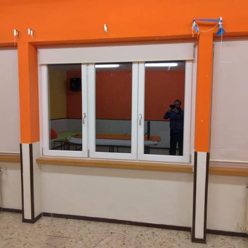 Sostituite le finestre della ex scuola di Cimamulera