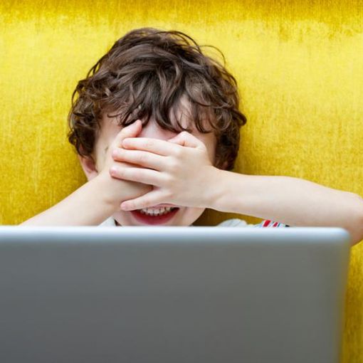 Lotta ai tumori usando Internet, l'appello dei medici: &quot;Dottor Google fa solo danni&quot;