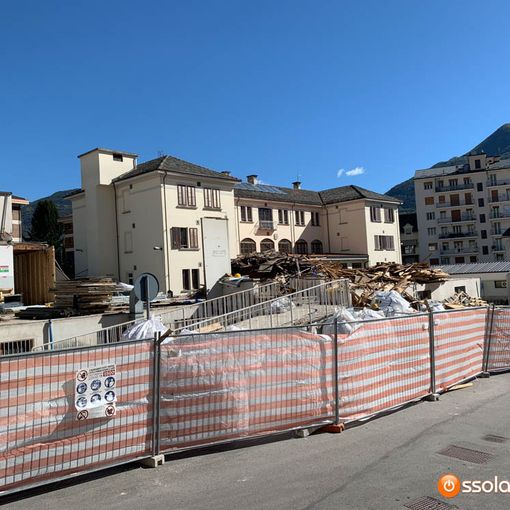 Abbattuto il prefabbicato dell'ex ortopedia del San Biagio FOTO